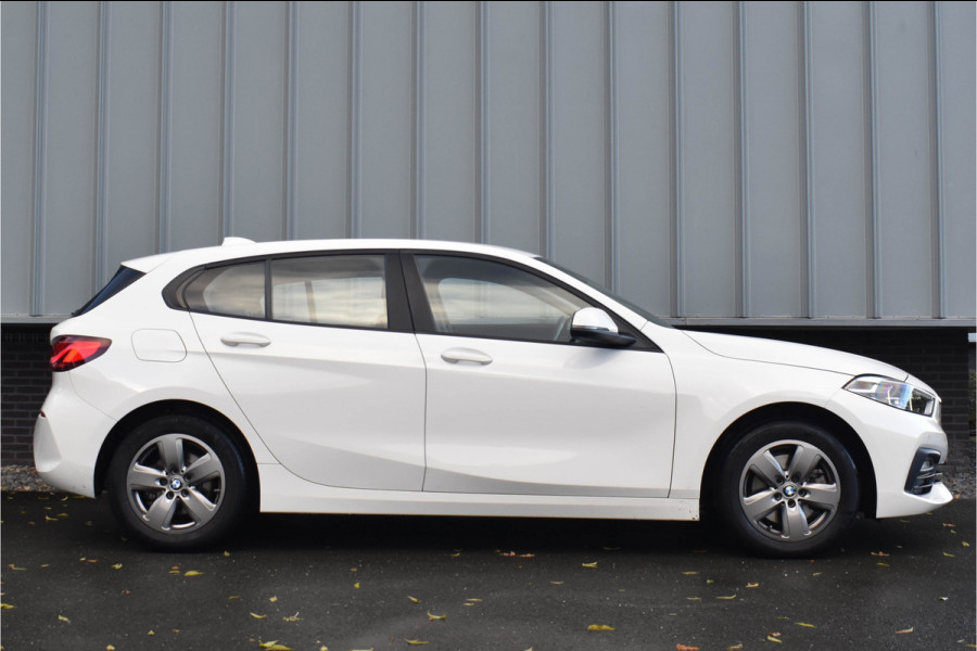 BMW 1-serie 118i Executive Edition | Navi Prof. | Carplay | Virtual Cockpit | DAB | PDC BMW 1-serie 118i Executive Edition | Navi Prof. | Carplay | Virtual Cockpit | DAB | PDC