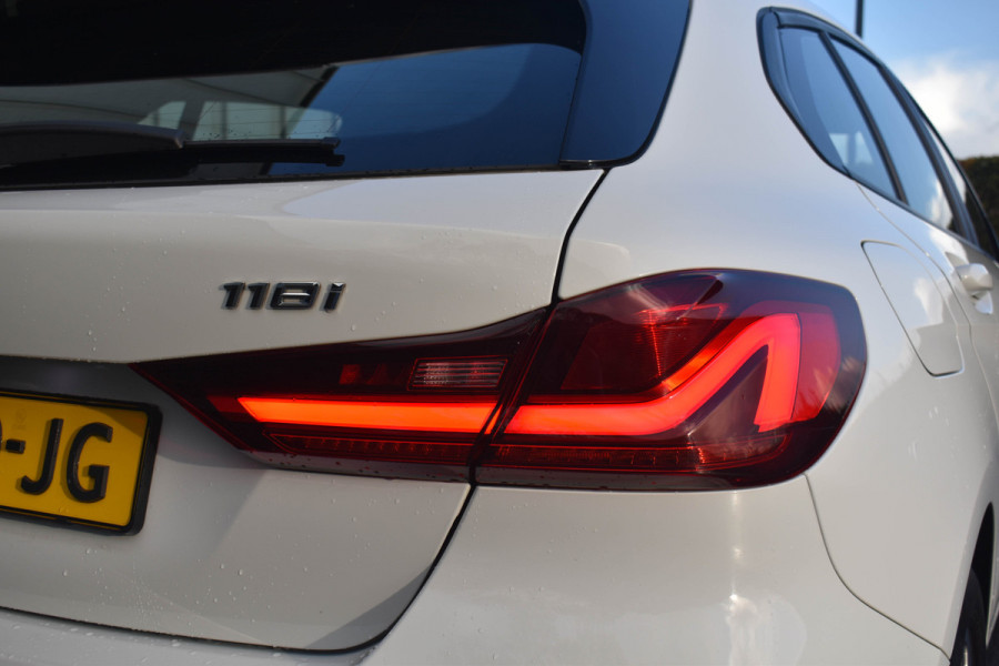 BMW 1-serie 118i Executive Edition | Navi Prof. | Carplay | Virtual Cockpit | DAB | PDC BMW 1-serie 118i Executive Edition | Navi Prof. | Carplay | Virtual Cockpit | DAB | PDC