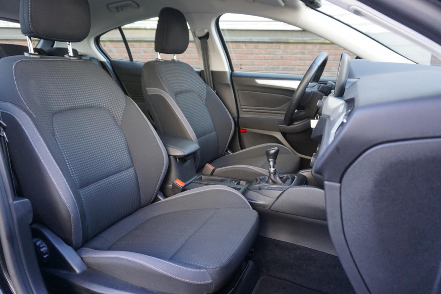 Ford Focus 1.0 EcoBoost 125PK Hybrid Edition Business/Camera /Rijklaarprijs! Ford Focus 1.0 EcoBoost 125PK Hybrid Edition Business/Camera /Rijklaarprijs!