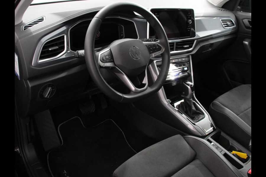 Volkswagen T-Roc 1.5 TSI 150pk DSG Style Plus | Navigatie | Apple Carplay/Android Auto | Parkeersensoren | Camera | Adaptive Cruise Control | Blind Spot Assist | Stoel- en stuurverwarming | Elektrische achterklep | Ledverlichting | Climate Control Volkswagen T-Roc 1.5 TSI 150pk DSG Style Plus | Navigatie | Apple Carplay/Android Auto | Parkeersensoren | Camera | Adaptive Cruise Control | Blind Spot Assist | Stoel- en stuurverwarming | Elektrische achterklep | Ledverlichting | Climate Control