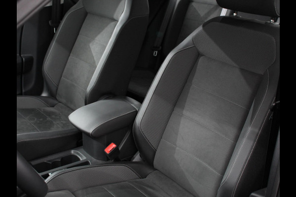 Volkswagen T-Roc 1.5 TSI 150pk DSG Style Plus | Navigatie | Apple Carplay/Android Auto | Parkeersensoren | Camera | Adaptive Cruise Control | Blind Spot Assist | Stoel- en stuurverwarming | Elektrische achterklep | Ledverlichting | Climate Control Volkswagen T-Roc 1.5 TSI 150pk DSG Style Plus | Navigatie | Apple Carplay/Android Auto | Parkeersensoren | Camera | Adaptive Cruise Control | Blind Spot Assist | Stoel- en stuurverwarming | Elektrische achterklep | Ledverlichting | Climate Control