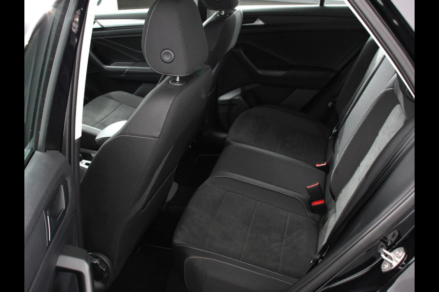 Volkswagen T-Roc 1.5 TSI 150pk DSG Style Plus | Navigatie | Apple Carplay/Android Auto | Parkeersensoren | Camera | Adaptive Cruise Control | Blind Spot Assist | Stoel- en stuurverwarming | Elektrische achterklep | Ledverlichting | Climate Control Volkswagen T-Roc 1.5 TSI 150pk DSG Style Plus | Navigatie | Apple Carplay/Android Auto | Parkeersensoren | Camera | Adaptive Cruise Control | Blind Spot Assist | Stoel- en stuurverwarming | Elektrische achterklep | Ledverlichting | Climate Control