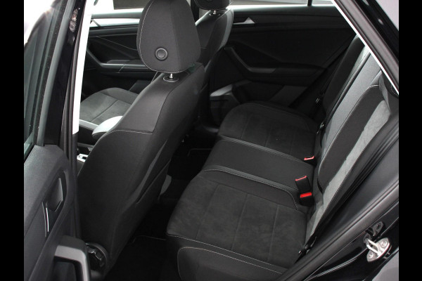 Volkswagen T-Roc 1.5 TSI 150pk DSG Style Plus | Navigatie | Apple Carplay/Android Auto | Parkeersensoren | Camera | Adaptive Cruise Control | Blind Spot Assist | Stoel- en stuurverwarming | Elektrische achterklep | Ledverlichting | Climate Control Volkswagen T-Roc 1.5 TSI 150pk DSG Style Plus | Navigatie | Apple Carplay/Android Auto | Parkeersensoren | Camera | Adaptive Cruise Control | Blind Spot Assist | Stoel- en stuurverwarming | Elektrische achterklep | Ledverlichting | Climate Control