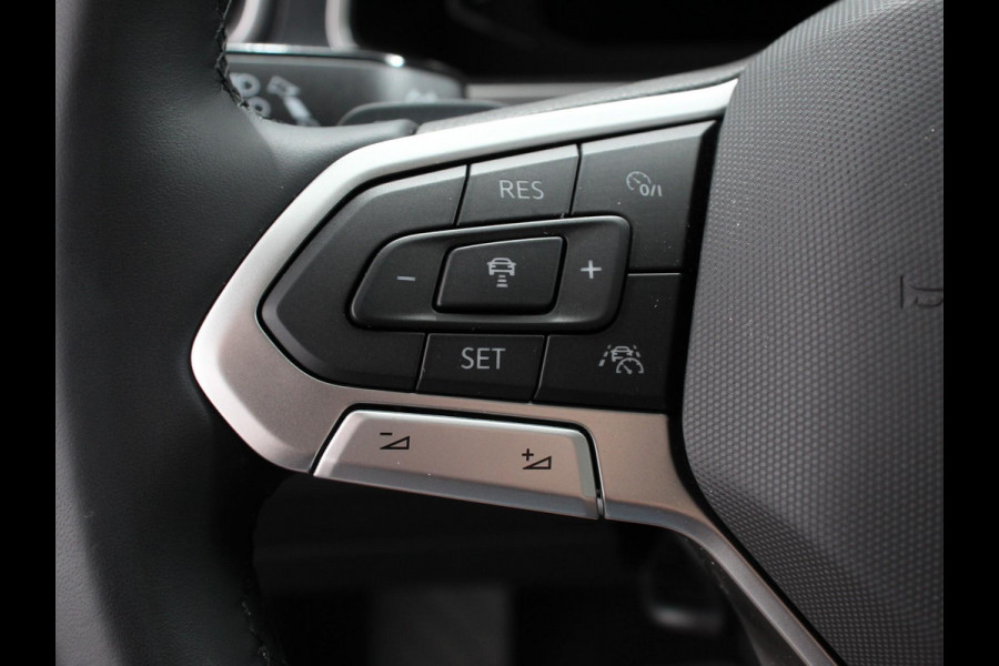 Volkswagen T-Roc 1.5 TSI 150pk DSG Style Plus | Navigatie | Apple Carplay/Android Auto | Parkeersensoren | Camera | Adaptive Cruise Control | Blind Spot Assist | Stoel- en stuurverwarming | Elektrische achterklep | Ledverlichting | Climate Control Volkswagen T-Roc 1.5 TSI 150pk DSG Style Plus | Navigatie | Apple Carplay/Android Auto | Parkeersensoren | Camera | Adaptive Cruise Control | Blind Spot Assist | Stoel- en stuurverwarming | Elektrische achterklep | Ledverlichting | Climate Control