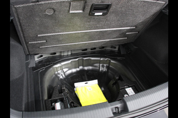 Volkswagen T-Roc 1.5 TSI 150pk DSG Style Plus | Navigatie | Apple Carplay/Android Auto | Parkeersensoren | Camera | Adaptive Cruise Control | Blind Spot Assist | Stoel- en stuurverwarming | Elektrische achterklep | Ledverlichting | Climate Control Volkswagen T-Roc 1.5 TSI 150pk DSG Style Plus | Navigatie | Apple Carplay/Android Auto | Parkeersensoren | Camera | Adaptive Cruise Control | Blind Spot Assist | Stoel- en stuurverwarming | Elektrische achterklep | Ledverlichting | Climate Control