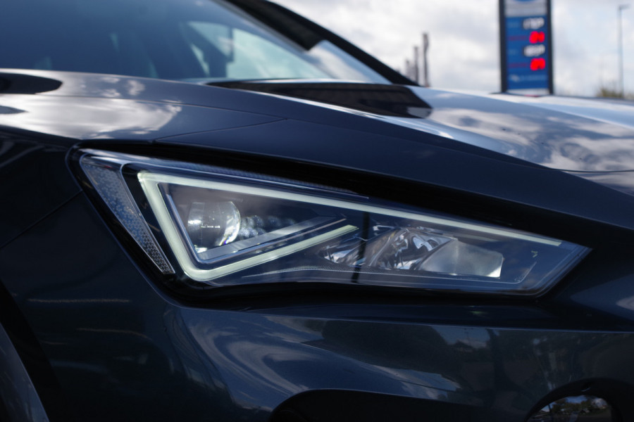 CUPRA Formentor 1.4 e-Hybrid 204 PK Adrenaline PHEV, Carplay, Camera, Keyless, LED CUPRA Formentor 1.4 e-Hybrid 204 PK Adrenaline PHEV, Carplay, Camera, Keyless, LED