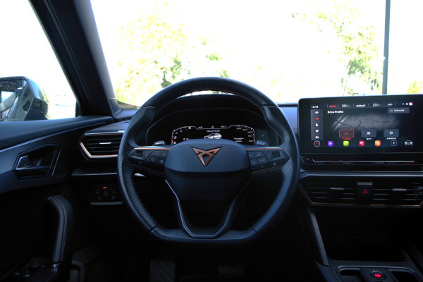 CUPRA Formentor 1.4 e-Hybrid 204 PK Adrenaline PHEV, Carplay, Camera, Keyless, LED CUPRA Formentor 1.4 e-Hybrid 204 PK Adrenaline PHEV, Carplay, Camera, Keyless, LED