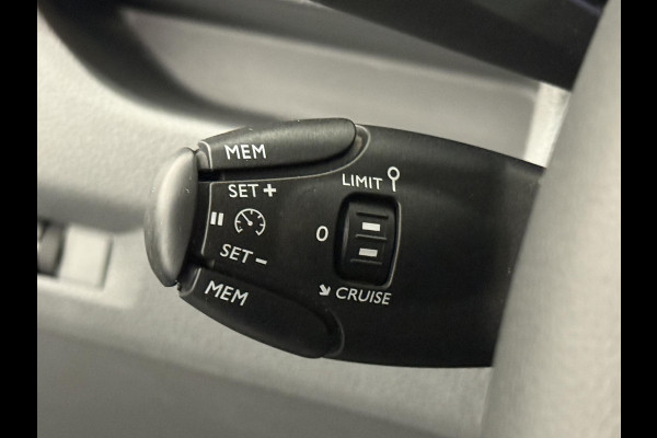 Opel Vivaro 1.5 CDTI L3H1 Edition 3-zits Airco Navi Trekhaak 3-zits Opel Vivaro 1.5 CDTI L3H1 Edition 3-zits Airco Navi Trekhaak 3-zits