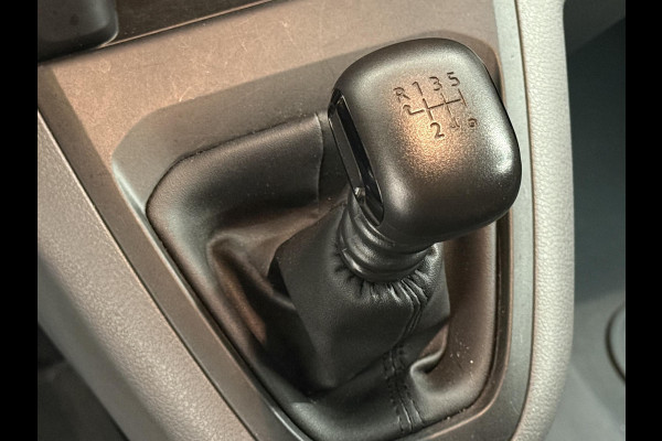 Opel Vivaro 1.5 CDTI L3H1 Edition 3-zits Airco Navi Trekhaak 3-zits Opel Vivaro 1.5 CDTI L3H1 Edition 3-zits Airco Navi Trekhaak 3-zits