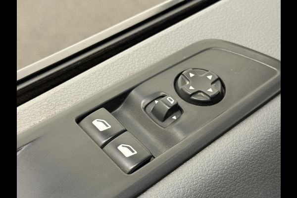 Opel Vivaro 1.5 CDTI L3H1 Edition 3-zits Airco Navi Trekhaak 3-zits Opel Vivaro 1.5 CDTI L3H1 Edition 3-zits Airco Navi Trekhaak 3-zits