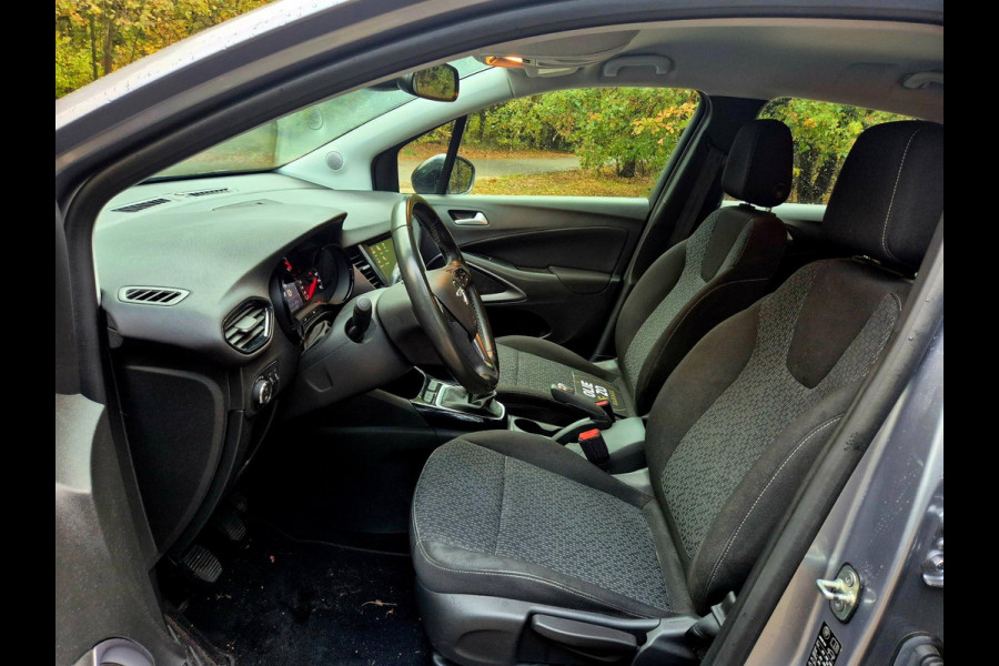 Opel Crossland 1.2 Turbo Elegance camera trekhaak Opel Crossland 1.2 Turbo Elegance camera trekhaak