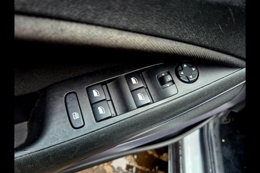 Opel Crossland 1.2 Turbo Elegance camera trekhaak Opel Crossland 1.2 Turbo Elegance camera trekhaak