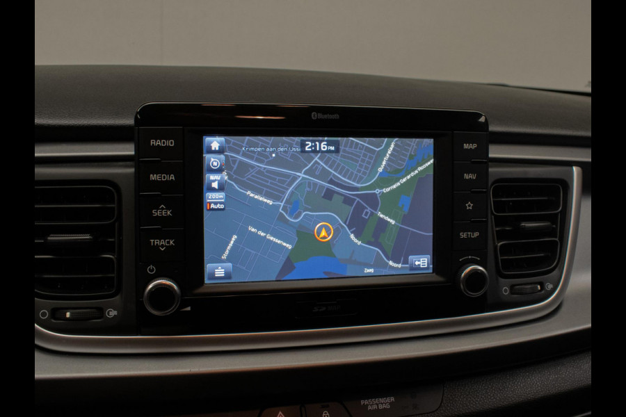 Kia Rio 1.0 TGDI ComfortPlusLine Navigator Sport (NAVI,CRUISE,CAMERA,LED,DAB,ELEKTRISCH PAKKET,SPORTSTOELEN,LM VELGEN,NETTE STAAT)