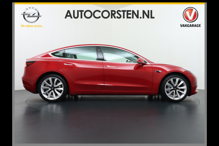 Tesla Model 3 RWD+ 60kWh 325PK LFP Licht Interieur 19"Lmv FSD-3 Comp. AutoPilot Leder PanoDak Adaptive-Cruise Lmv Camera's Elektr.-Stuur+Stoel Navi LED Comfortstoelen ACC DAB Keyless en Voorverwarmen interieur via App One-Pedal-Drive In zeer nette staat! Origineel Nederlandse auto tot 11kw laden thuis! Garantie Accu tot 30-6-2029 max 160.000km