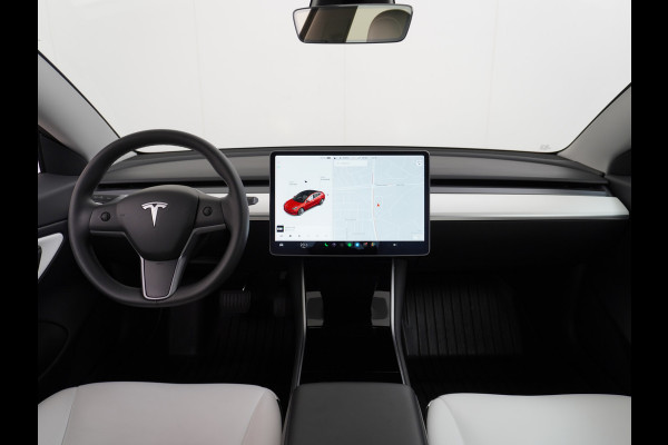 Tesla Model 3 RWD+ 60kWh 325PK LFP Licht Interieur 19"Lmv FSD-3 Comp. AutoPilot Leder PanoDak Adaptive-Cruise Lmv Camera's Elektr.-Stuur+Stoel Navi LED Comfortstoelen ACC DAB Keyless en Voorverwarmen interieur via App One-Pedal-Drive In zeer nette staat! Origineel Nederlandse auto tot 11kw laden thuis! Garantie Accu tot 30-6-2029 max 160.000km