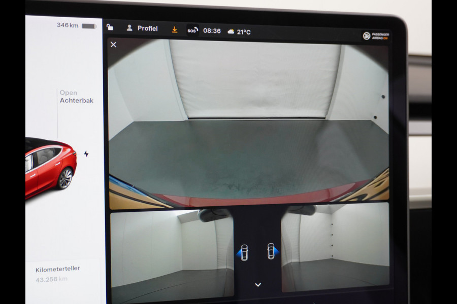 Tesla Model 3 RWD+ 60kWh 325PK LFP Licht Interieur 19"Lmv FSD-3 Comp. AutoPilot Leder PanoDak Adaptive-Cruise Lmv Camera's Elektr.-Stuur+Stoel Navi LED Comfortstoelen ACC DAB Keyless en Voorverwarmen interieur via App One-Pedal-Drive In zeer nette staat! Origineel Nederlandse auto tot 11kw laden thuis! Garantie Accu tot 30-6-2029 max 160.000km
