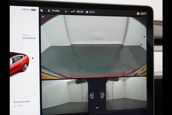 Tesla Model 3 RWD+ 60kWh 325PK LFP Licht Interieur 19"Lmv FSD-3 Comp. AutoPilot Leder PanoDak Adaptive-Cruise Lmv Camera's Elektr.-Stuur+Stoel Navi LED Comfortstoelen ACC DAB Keyless en Voorverwarmen interieur via App One-Pedal-Drive In zeer nette staat! Origineel Nederlandse auto tot 11kw laden thuis! Garantie Accu tot 30-6-2029 max 160.000km