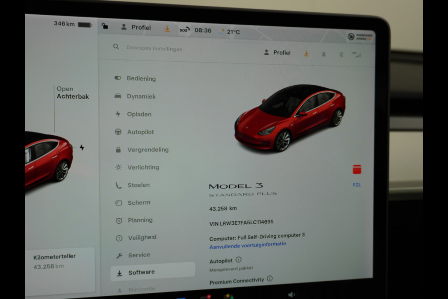 Tesla Model 3 RWD+ 60kWh 325PK LFP Licht Interieur 19"Lmv FSD-3 Comp. AutoPilot Leder PanoDak Adaptive-Cruise Lmv Camera's Elektr.-Stuur+Stoel Navi LED Comfortstoelen ACC DAB Keyless en Voorverwarmen interieur via App One-Pedal-Drive In zeer nette staat! Origineel Nederlandse auto tot 11kw laden thuis! Garantie Accu tot 30-6-2029 max 160.000km
