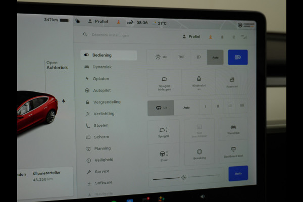 Tesla Model 3 RWD+ 60kWh 325PK LFP Licht Interieur 19"Lmv FSD-3 Comp. AutoPilot Leder PanoDak Adaptive-Cruise Lmv Camera's Elektr.-Stuur+Stoel Navi LED Comfortstoelen ACC DAB Keyless en Voorverwarmen interieur via App One-Pedal-Drive In zeer nette staat! Origineel Nederlandse auto tot 11kw laden thuis! Garantie Accu tot 30-6-2029 max 160.000km