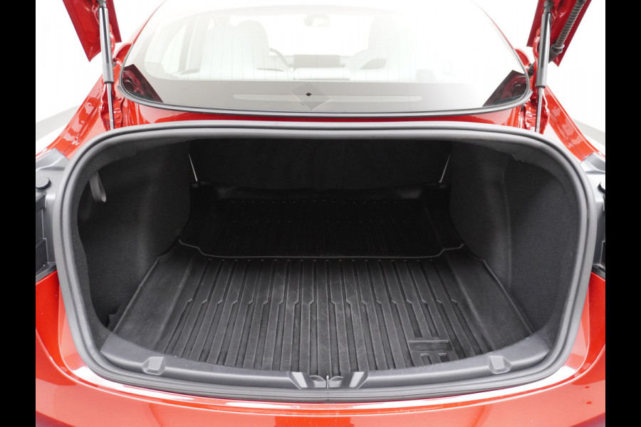 Tesla Model 3 RWD+ 60kWh 325PK LFP Licht Interieur 19"Lmv FSD-3 Comp. AutoPilot Leder PanoDak Adaptive-Cruise Lmv Camera's Elektr.-Stuur+Stoel Navi LED Comfortstoelen ACC DAB Keyless en Voorverwarmen interieur via App One-Pedal-Drive In zeer nette staat! Origineel Nederlandse auto tot 11kw laden thuis! Garantie Accu tot 30-6-2029 max 160.000km