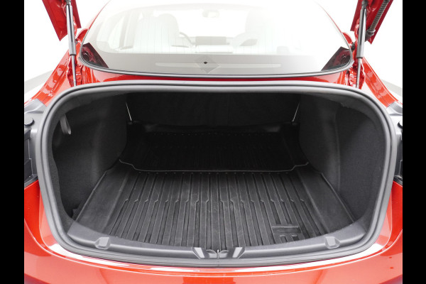 Tesla Model 3 RWD+ 60kWh 325PK LFP Licht Interieur 19"Lmv FSD-3 Comp. AutoPilot Leder PanoDak Adaptive-Cruise Lmv Camera's Elektr.-Stuur+Stoel Navi LED Comfortstoelen ACC DAB Keyless en Voorverwarmen interieur via App One-Pedal-Drive In zeer nette staat! Origineel Nederlandse auto tot 11kw laden thuis! Garantie Accu tot 30-6-2029 max 160.000km