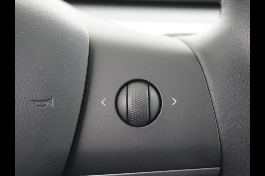 Tesla Model 3 RWD+ 60kWh 325PK LFP Licht Interieur 19"Lmv FSD-3 Comp. AutoPilot Leder PanoDak Adaptive-Cruise Lmv Camera's Elektr.-Stuur+Stoel Navi LED Comfortstoelen ACC DAB Keyless en Voorverwarmen interieur via App One-Pedal-Drive In zeer nette staat! Origineel Nederlandse auto tot 11kw laden thuis! Garantie Accu tot 30-6-2029 max 160.000km