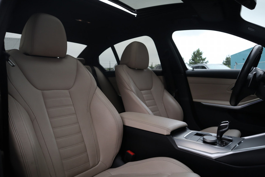 BMW 3-serie 330i M-Sport Panorama / Harman Kardon / Laser / Leder / M Performance /