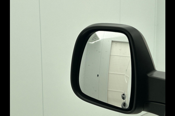 Peugeot e-Expert Standard Premium 75 kWh Airco Navi App Connect Cruise Control Lane Assist Side Assist 314km Actieradius 75 kWh Accu Peugeot e-Expert Standard Premium 75 kWh Airco Navi App Connect Cruise Control Lane Assist Side Assist 314km Actieradius 75 kWh Accu