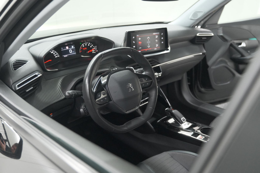 Peugeot 2008 PureTech 130 EAT8 Allure | Trekhaak | Camera | Navigatie | Apple Carplay Peugeot 2008 PureTech 130 EAT8 Allure | Trekhaak | Camera | Navigatie | Apple Carplay