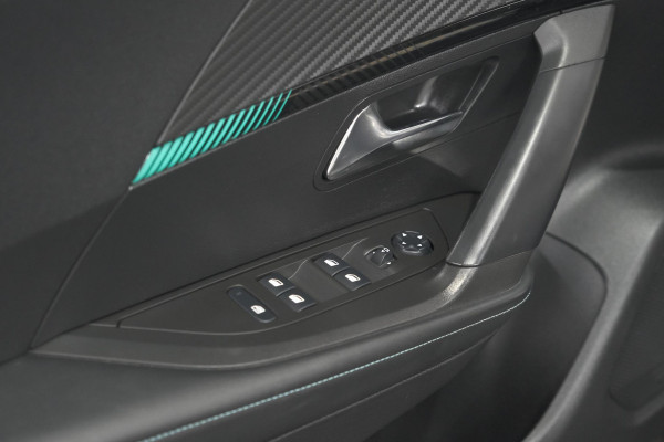 Peugeot 2008 PureTech 130 EAT8 Allure | Trekhaak | Camera | Navigatie | Apple Carplay Peugeot 2008 PureTech 130 EAT8 Allure | Trekhaak | Camera | Navigatie | Apple Carplay