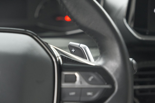 Peugeot 2008 PureTech 130 EAT8 Allure | Trekhaak | Camera | Navigatie | Apple Carplay Peugeot 2008 PureTech 130 EAT8 Allure | Trekhaak | Camera | Navigatie | Apple Carplay