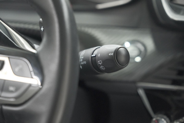 Peugeot 2008 PureTech 130 EAT8 Allure | Trekhaak | Camera | Navigatie | Apple Carplay Peugeot 2008 PureTech 130 EAT8 Allure | Trekhaak | Camera | Navigatie | Apple Carplay