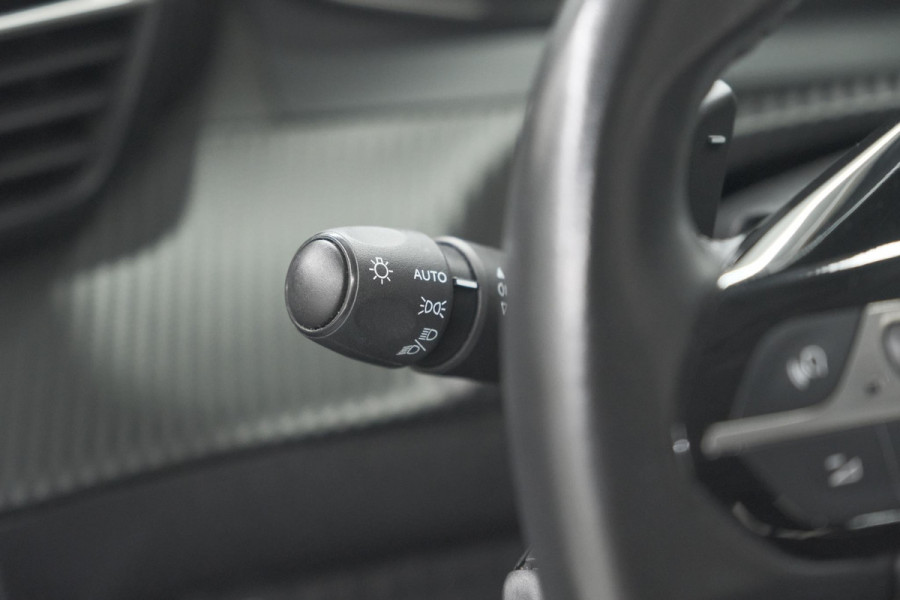 Peugeot 2008 PureTech 130 EAT8 Allure | Trekhaak | Camera | Navigatie | Apple Carplay Peugeot 2008 PureTech 130 EAT8 Allure | Trekhaak | Camera | Navigatie | Apple Carplay