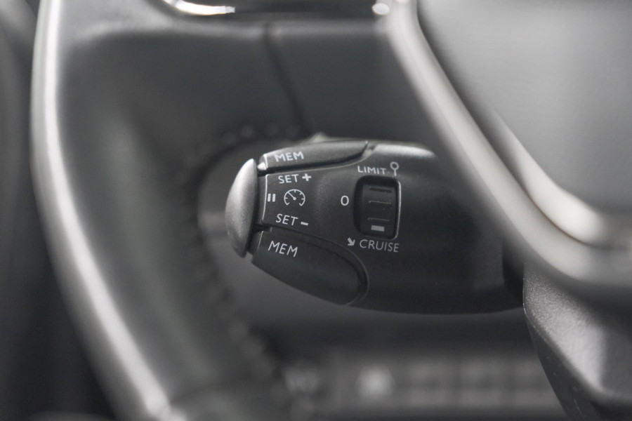 Peugeot 2008 PureTech 130 EAT8 Allure | Trekhaak | Camera | Navigatie | Apple Carplay Peugeot 2008 PureTech 130 EAT8 Allure | Trekhaak | Camera | Navigatie | Apple Carplay