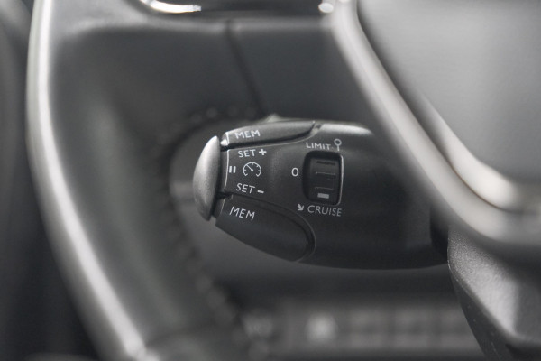 Peugeot 2008 PureTech 130 EAT8 Allure | Trekhaak | Camera | Navigatie | Apple Carplay Peugeot 2008 PureTech 130 EAT8 Allure | Trekhaak | Camera | Navigatie | Apple Carplay