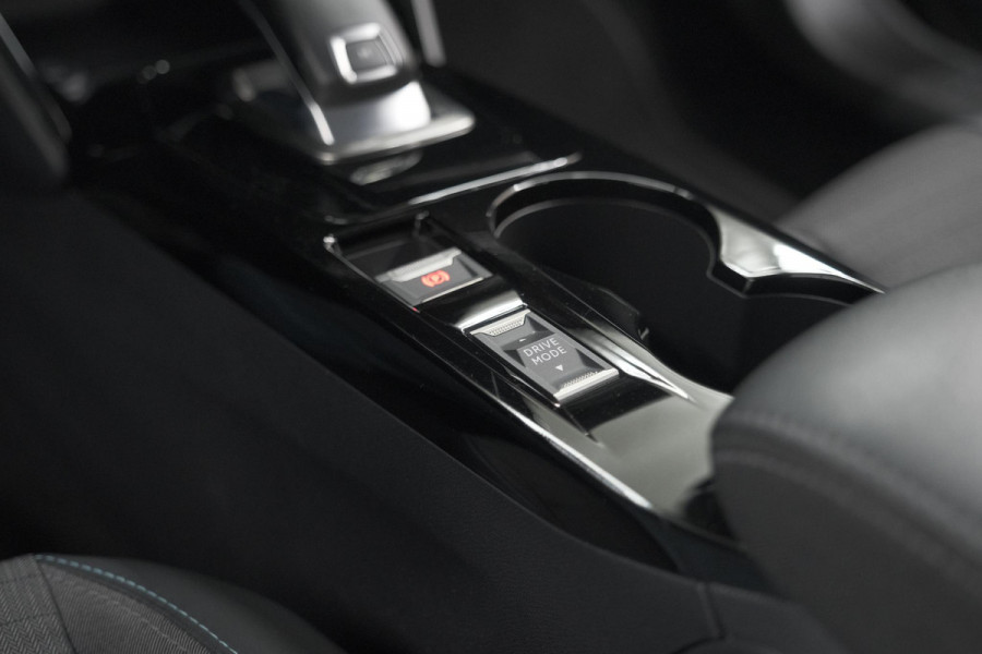 Peugeot 2008 PureTech 130 EAT8 Allure | Trekhaak | Camera | Navigatie | Apple Carplay Peugeot 2008 PureTech 130 EAT8 Allure | Trekhaak | Camera | Navigatie | Apple Carplay