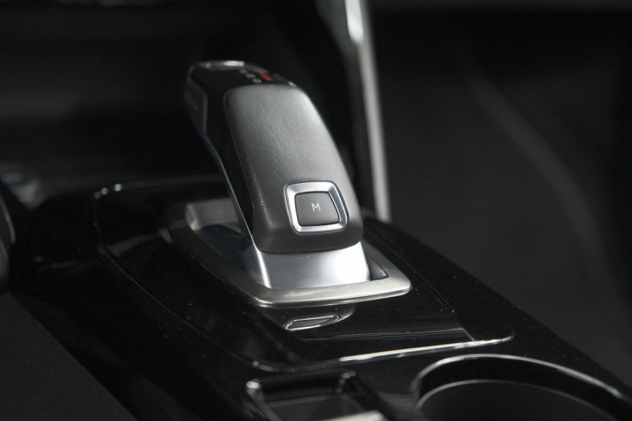 Peugeot 2008 PureTech 130 EAT8 Allure | Trekhaak | Camera | Navigatie | Apple Carplay Peugeot 2008 PureTech 130 EAT8 Allure | Trekhaak | Camera | Navigatie | Apple Carplay