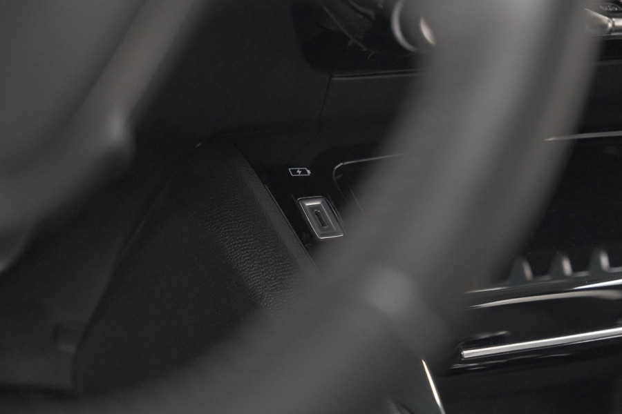 Peugeot 2008 PureTech 130 EAT8 Allure | Trekhaak | Camera | Navigatie | Apple Carplay Peugeot 2008 PureTech 130 EAT8 Allure | Trekhaak | Camera | Navigatie | Apple Carplay