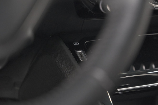 Peugeot 2008 PureTech 130 EAT8 Allure | Trekhaak | Camera | Navigatie | Apple Carplay Peugeot 2008 PureTech 130 EAT8 Allure | Trekhaak | Camera | Navigatie | Apple Carplay