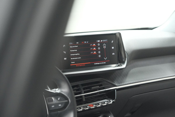 Peugeot 2008 PureTech 130 EAT8 Allure | Trekhaak | Camera | Navigatie | Apple Carplay Peugeot 2008 PureTech 130 EAT8 Allure | Trekhaak | Camera | Navigatie | Apple Carplay