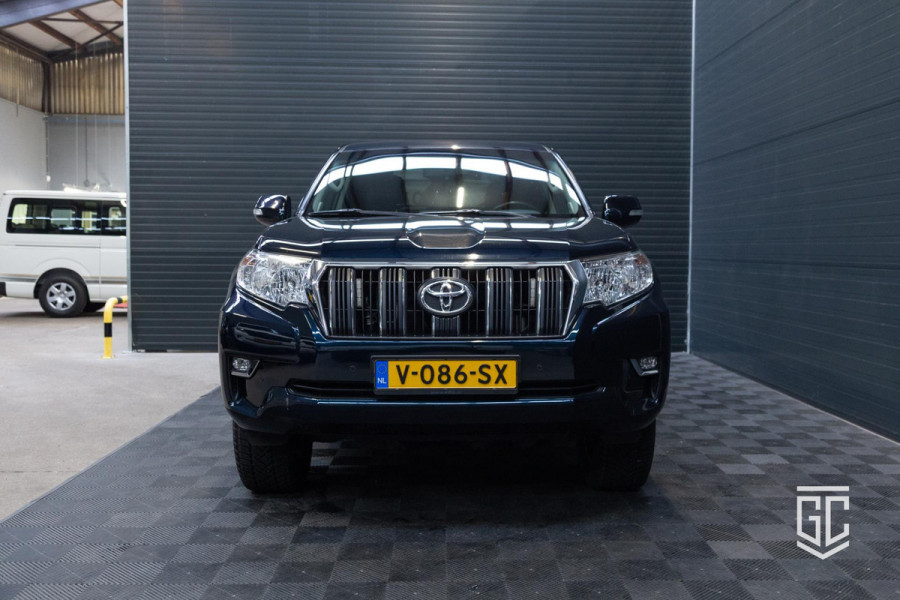 Toyota Land Cruiser 2.8 D-4D-F Challenger Window Van