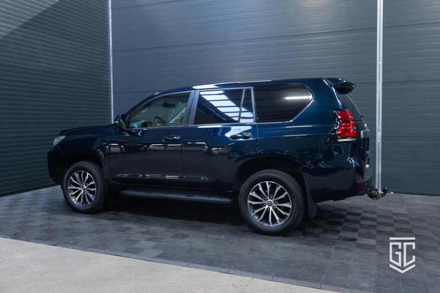 Toyota Land Cruiser 2.8 D-4D-F Challenger Window Van