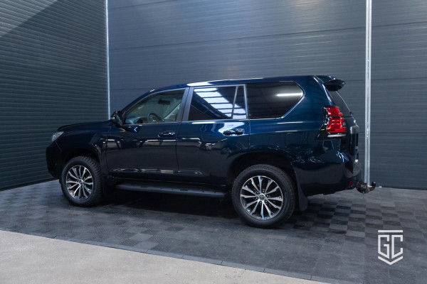 Toyota Land Cruiser 2.8 D-4D-F Challenger Window Van