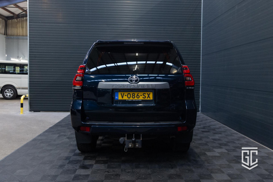 Toyota Land Cruiser 2.8 D-4D-F Challenger Window Van