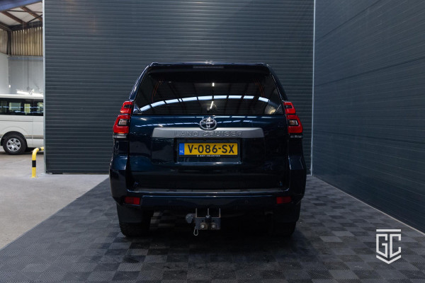 Toyota Land Cruiser 2.8 D-4D-F Challenger Window Van