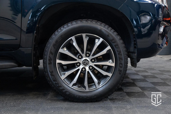 Toyota Land Cruiser 2.8 D-4D-F Challenger Window Van