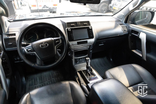 Toyota Land Cruiser 2.8 D-4D-F Challenger Window Van