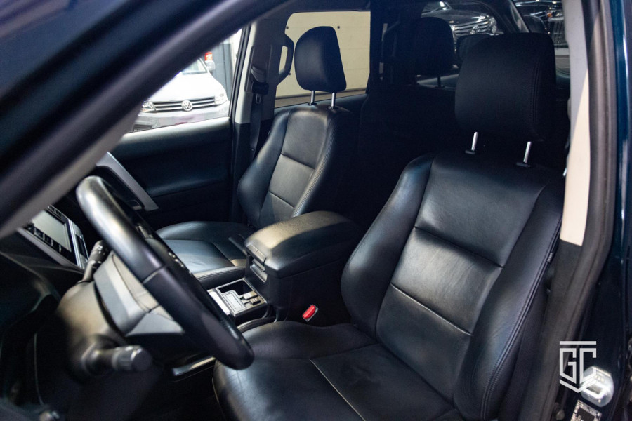 Toyota Land Cruiser 2.8 D-4D-F Challenger Window Van