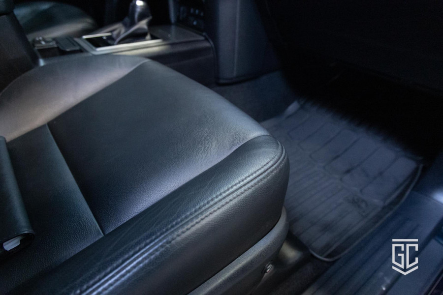 Toyota Land Cruiser 2.8 D-4D-F Challenger Window Van