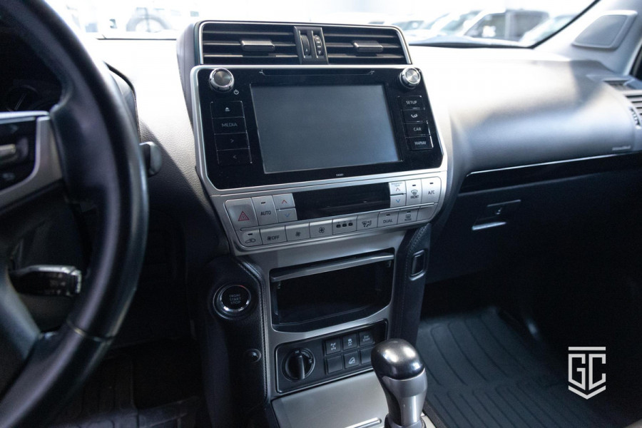 Toyota Land Cruiser 2.8 D-4D-F Challenger Window Van